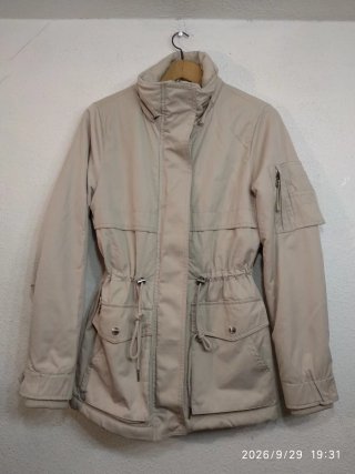 Parka Bershka Beige Talla XS sin gorro.