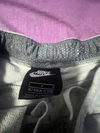 Pantalón corto Nike gris niño