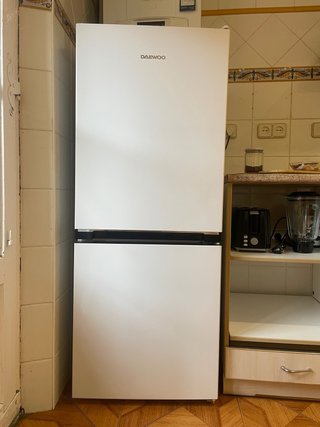 Frigorífico Daewoo 140 cm