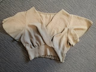 Blusa cruzada beige talla única