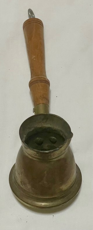 Cazo de latón con mango madera, cafetera turca