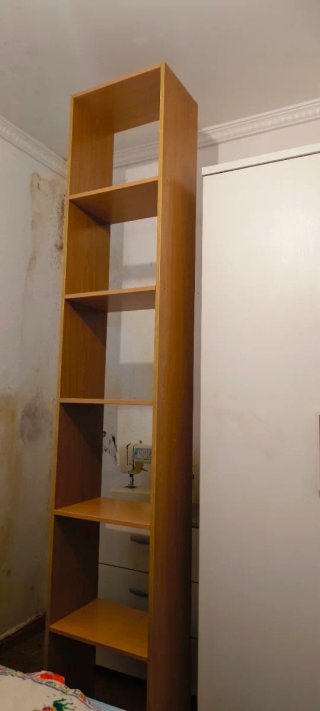 Estantería de madera
