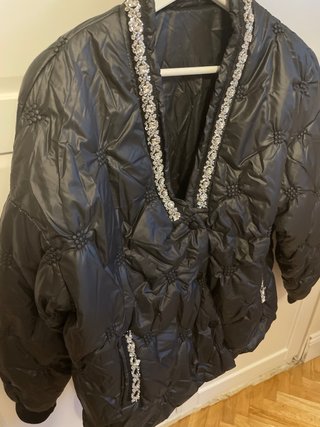 Chaqueta Plumas Negra con Pedrería