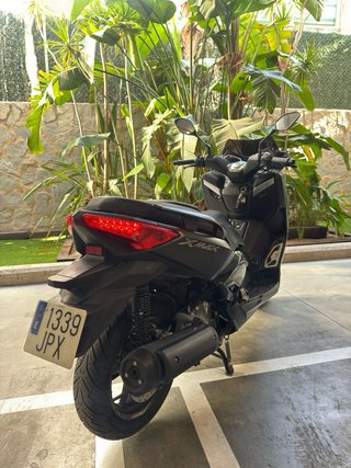 Yamaha Xmax 125 Iron Max Negra