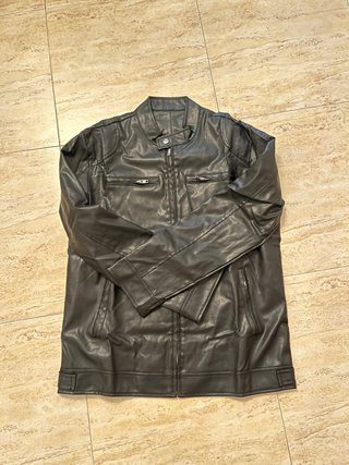 Chaqueta de cuero negra