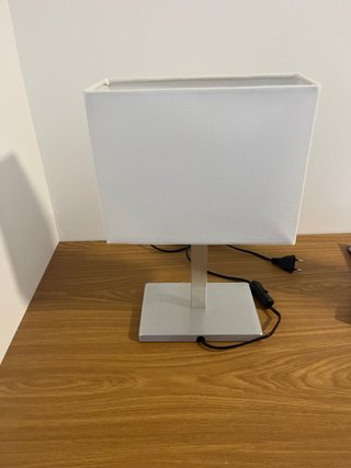 Lámpara de mesa minimalista