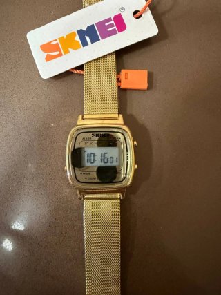 Reloj Skmei Digital Dorado Con todos los plásticos
