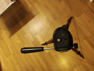 Trípode Amazon Basics con funda – cámara y móvil