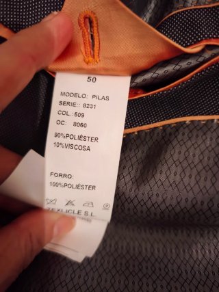 Traje gris chaqueta y pantalón