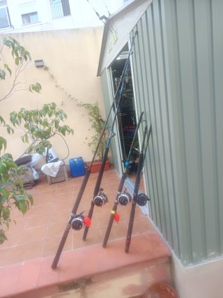 Vendo cuatro cañas de pescar al curry