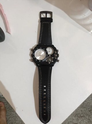 Reloj de Hombre Negro y Plateado