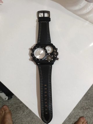 Reloj de Hombre Negro y Plateado