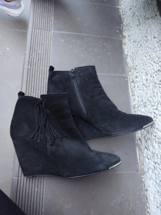 Botines de Ante Negro con Flecos