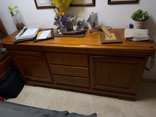 Cómoda de salón de madera