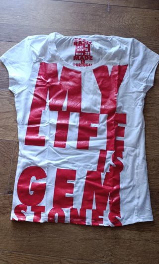Camiseta Zara Blanca con Letras Rojas Talla M