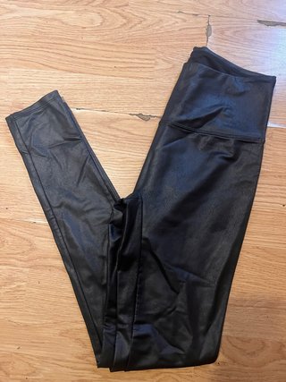 Pantalón efecto piel negro