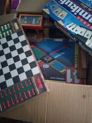 Caja variada de juegos: Rummikub ajedrez mikado..