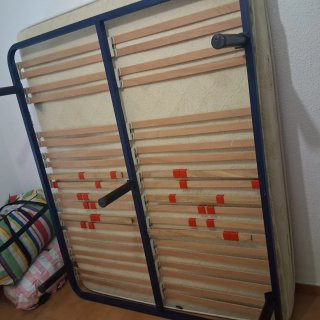 Somier de láminas con estructura metálica