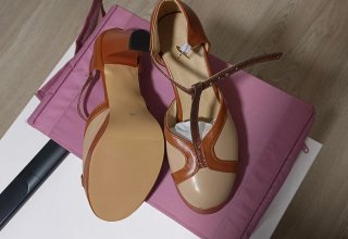 Zapatos tacón marrón y beige Talla 38
