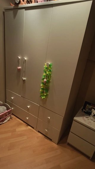 Armario blanco lacado de madera