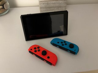 Nintendo Switch con Joy-Con Azul y Rojo