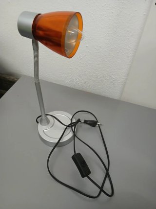 Abajur de mesa metal e plástico
