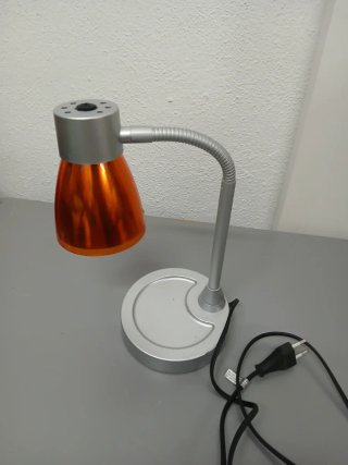 Abajur de mesa metal e plástico