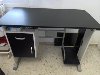 Escritorio moderno negro y blanco
