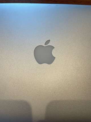 MacBook con carcasa efecto mármol