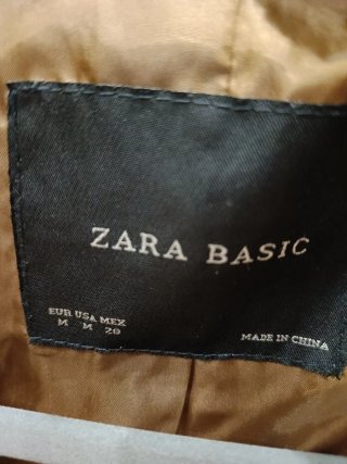 Cazadora acolchada blanca y marrón