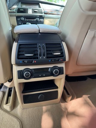 BMW X5 4.8i 355cv e70