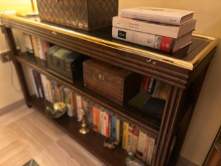 Mueble Librería de Madera y Cristal