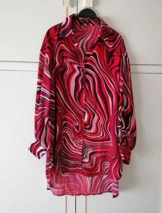 Camisa larga roja estampada