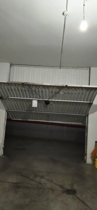 Puerta de garaje basculante metálica