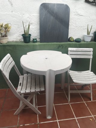 Mesa y sillas de terraza