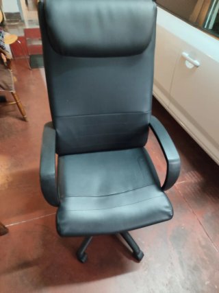 Sillón de oficina negro