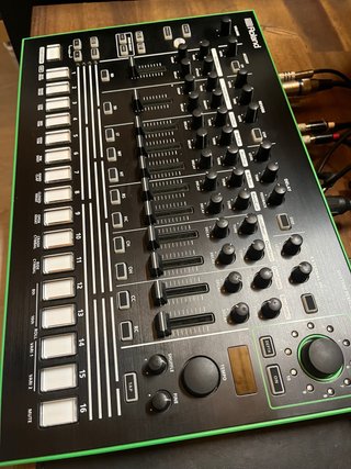 Caja de ritmos Roland TR-8
