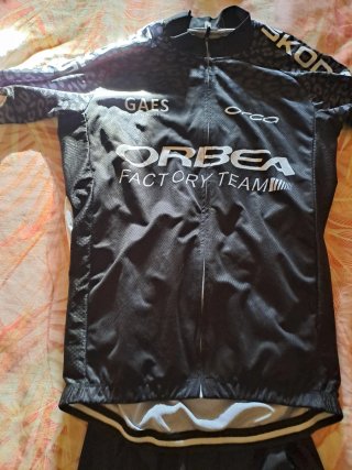 Maillot y culotte Orca Orbea Factory Team talla L