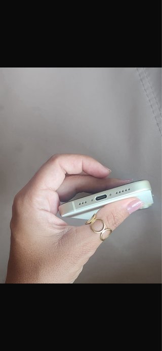 iPhone 15 Amarillo