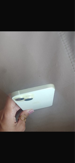 iPhone 15 Amarillo