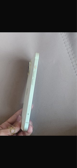iPhone 15 Amarillo