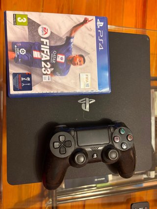 PS4 (PlayStation 4) Negra + FIFA 23