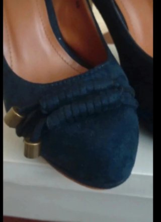 Zapatos de tacón ante azul marino