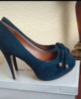 Zapatos de tacón ante azul marino