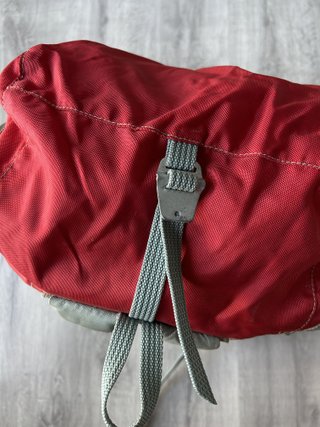 Serval mochila montaña vintage roja y azul retro