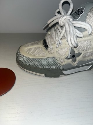 Louis Vuitton Skate grigie e bianche
