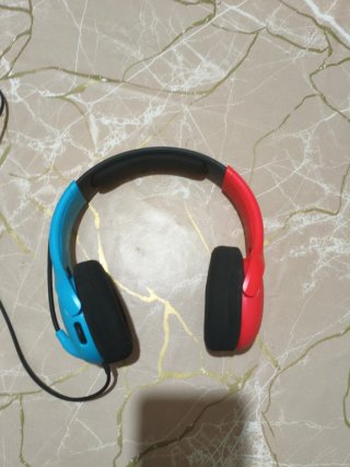 Nintendo Switch con cuffie e FIFA 23