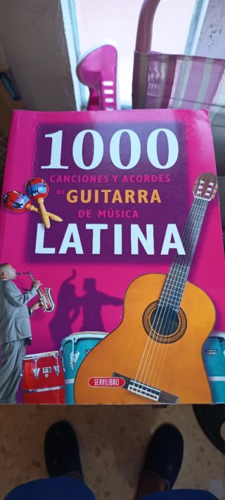Libro 1000 Canciones y Acordes Guitarra Latina