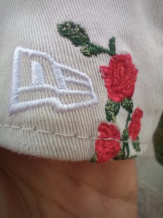 Cappellino New Era Beige con Rose