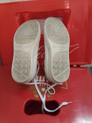2 pares zapatillas Adidas y Lola Cruz